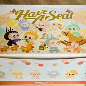 Labubu Have a Seat – Salajane kast. Suur karp. Big pack.